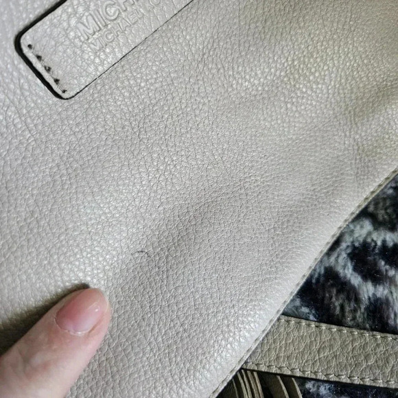 Michael Kors |  Slouchy Leather Beige Tote Bag - Picture 10 of 16